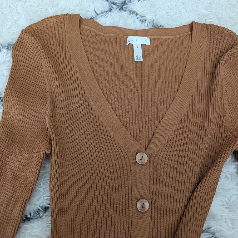 Leith V-Neck Brown Ribbed Button-Up Sweater - Picture 9 of 12